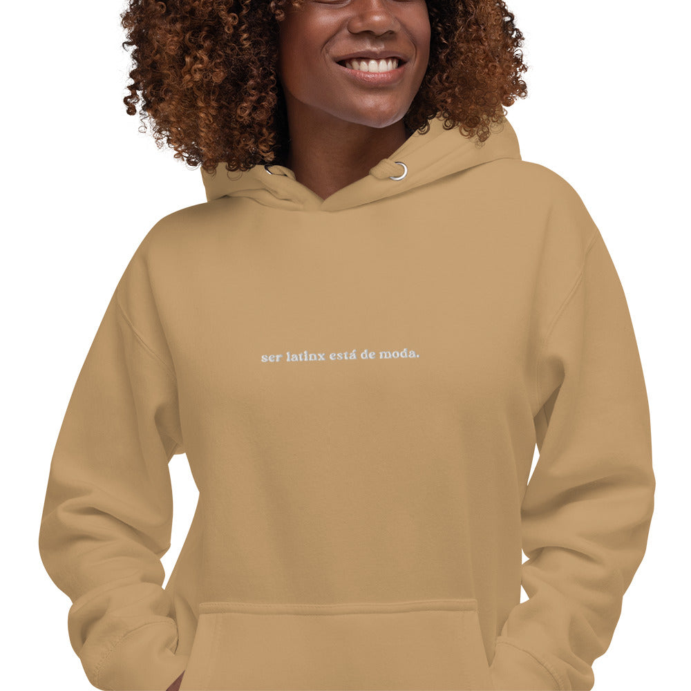 Ser Latinx está de Moda Unisex Hoodie